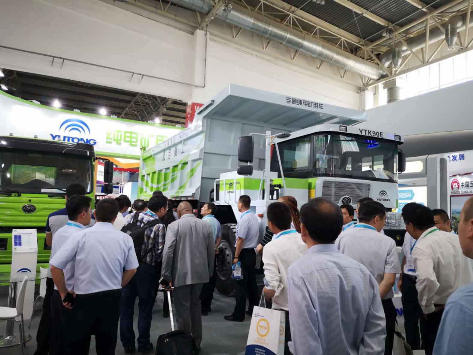 引領(lǐng)未來▲宇通純電動(dòng)礦用車閃耀2019CIME展會(huì)